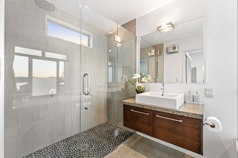 Photo of property in 16 North West Anchorage, Omaha, 0986