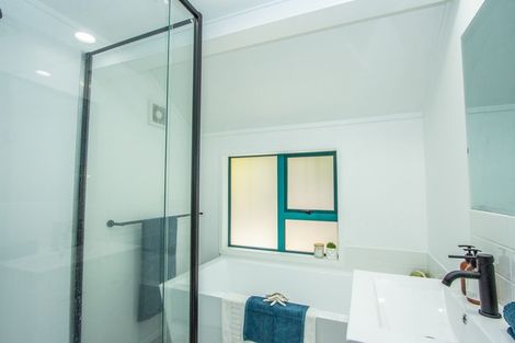 Photo of property in 4 Libra Place, Kawaha Point, Rotorua, 3010