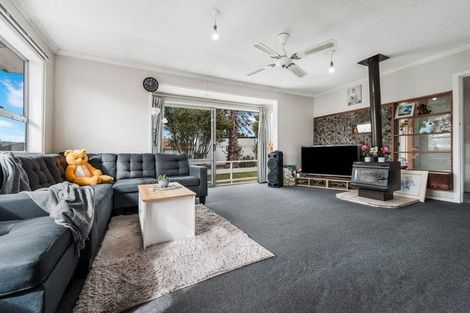 Photo of property in 10 Oxford Road, Manurewa, Auckland, 2102