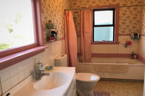 Photo of property in 83 Main Road, Clinton, 9534