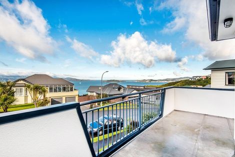 Photo of property in 59 Dress Circle, Newlands, Wellington, 6037