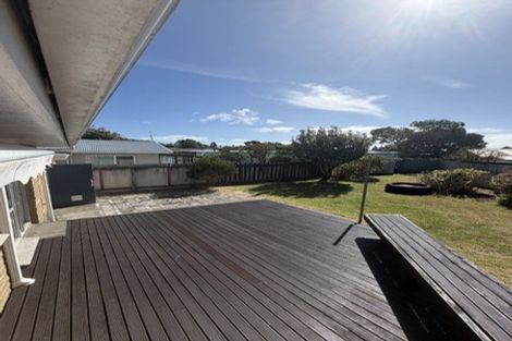 Photo of property in 3 Victor Grove, Waikanae Beach, Waikanae, 5036