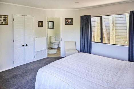 Photo of property in 22 The Crowsnest, Whitby, Porirua, 5024