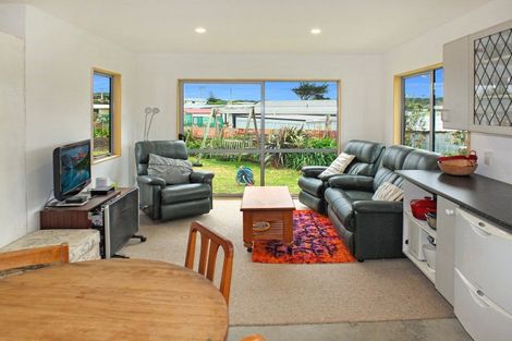 Photo of property in 4 Muritai Grove, Himatangi Beach, Foxton, 4891