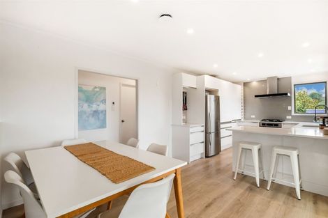 Photo of property in 124 Weatherly Road, Torbay, Auckland, 0630