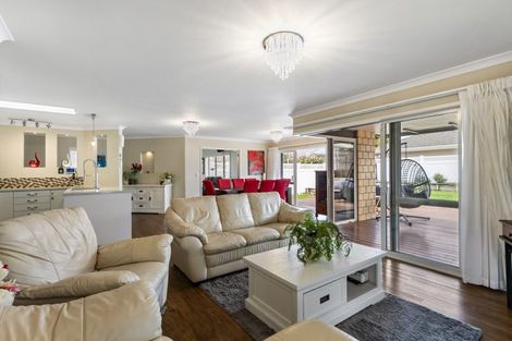 Photo of property in 2 Crabb Fields Lane, Riverhead, 0820