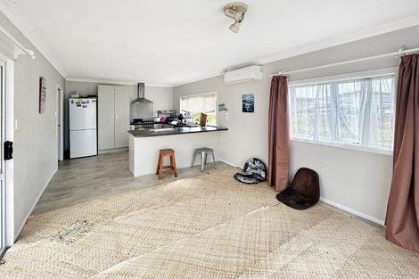 Photo of property in 2 Morgan Street, Castlecliff, Whanganui, 4501