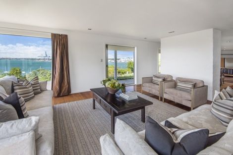 Photo of property in 31a Stanley Point Road, Stanley Point, Auckland, 0624