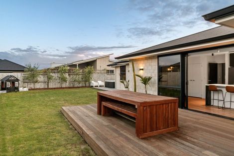 Photo of property in 11 Livingstone Drive, Papamoa Beach, Papamoa, 3118