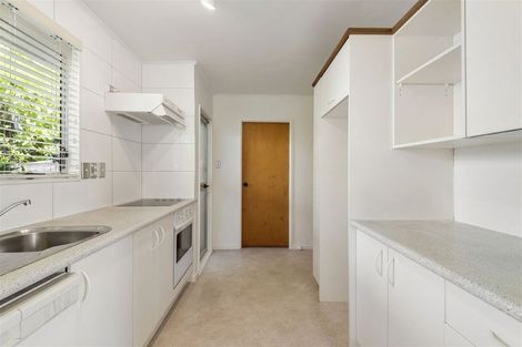 Photo of property in 27 Trias Road, Totara Vale, Auckland, 0629