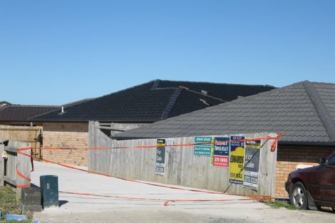 Photo of property in 11 Derryveagh Lane, Weymouth, Auckland, 2103