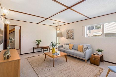 Photo of property in 40 Glanmire Road, Newlands, Wellington, 6037