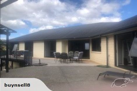 Photo of property in 111 Roberta Crescent, Orewa, 0931