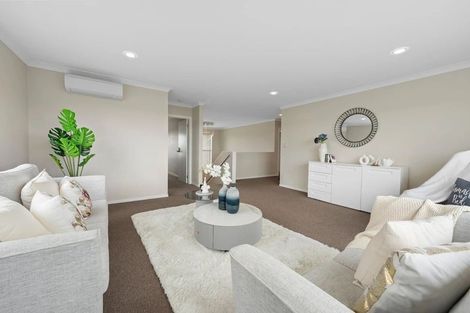 Photo of property in 5 Iwinuku Crescent, Wattle Downs, Auckland, 2103