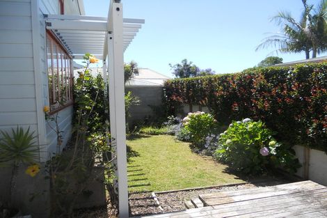 Photo of property in 128 Calliope Road, Stanley Point, Auckland, 0624