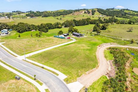 Photo of property in 10 Arahanga Road, Paparoa, 0571