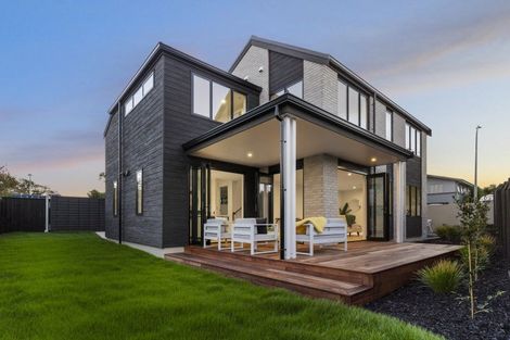 Photo of property in 1 The Crest, Sunnyhills, 2010