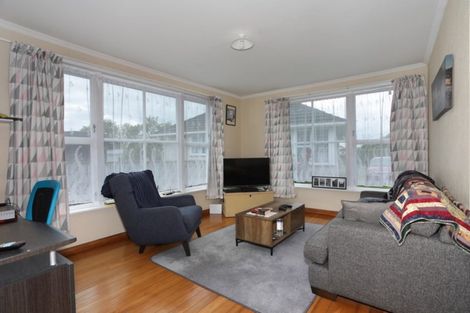 Photo of property in 23 Holland Crescent, Bulls, 4818