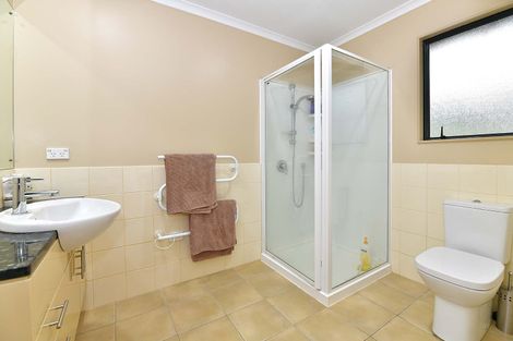 Photo of property in 15 Dorchester Place, Orewa, 0931