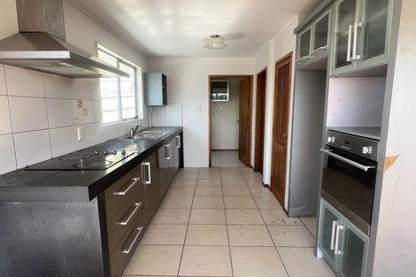 Photo of property in 1/18 Theban Place, Totara Vale, Auckland, 0629