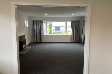 Photo of property in 4 Saint Johns Terrace, Tawa, Wellington, 5028
