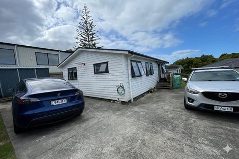 Photo of property in 57 Kelman Road, Kelston, Auckland, 0602