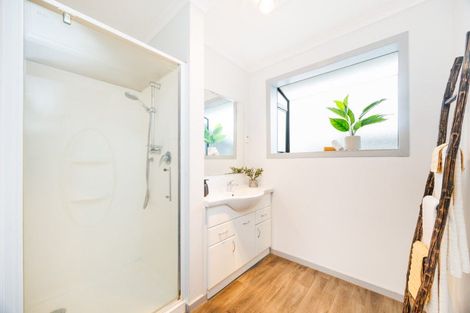 Photo of property in 2 Pukatea Place, Milson, Palmerston North, 4414