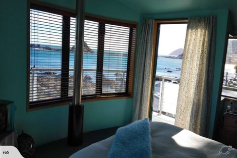 Photo of property in 166 The Esplanade, Houghton Bay, Wellington, 6023