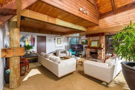 Photo of property in 18 Tiri Road, Milford, Auckland, 0620