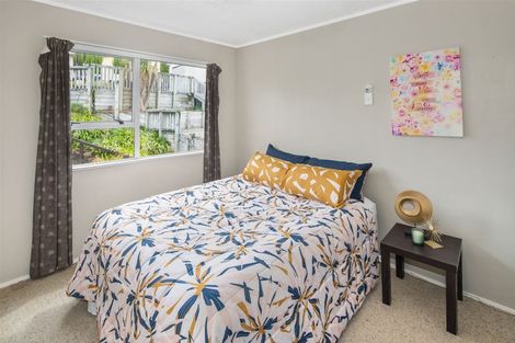 Photo of property in 32a Cheltenham Terrace, Newlands, Wellington, 6037