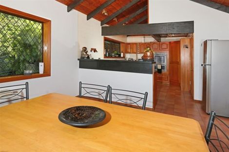 Photo of property in 99 Grassmere Road, Henderson Valley, Auckland, 0612