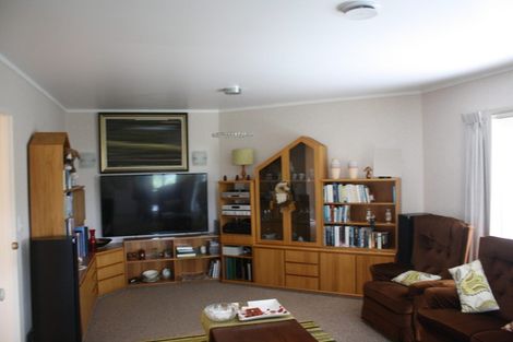 Photo of property in 4 Cranbrook Grove, Waikanae, 5036