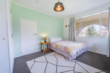 Photo of property in 60 Timaru Road, Waimate, 7924