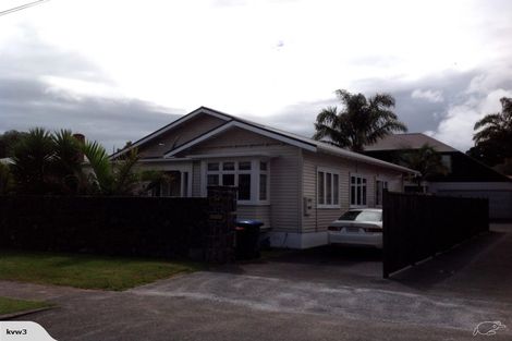 Photo of property in 34 Queensway, Three Kings, Auckland, 1024