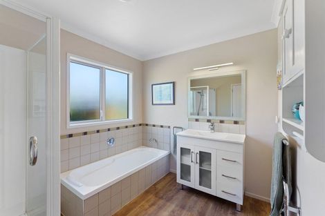 Photo of property in 52 Harakeke Road, Te Horo, Otaki, 5581