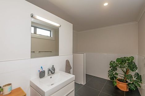 Photo of property in 11 Shamrock Street, Takaro, Palmerston North, 4412
