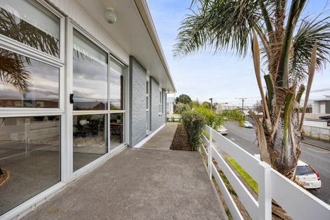 Photo of property in 1/246 Courtenay Street, Strandon, New Plymouth, 4312
