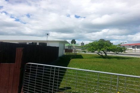 Photo of property in 8 President Avenue, Papakura, 2110