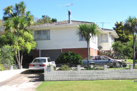 Photo of property in 27 Finlow Drive, Te Atatu South, Auckland, 0610