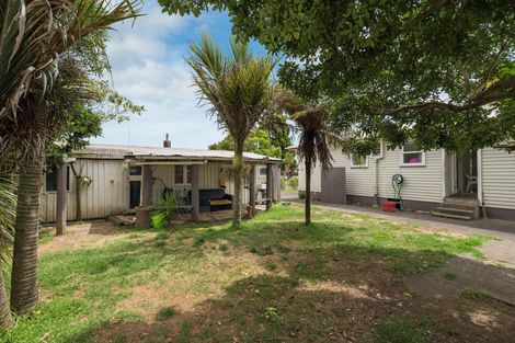 Photo of property in 17 Addington Avenue, Manurewa, Auckland, 2102