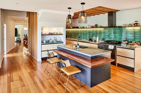 Photo of property in 41 Seaview Road, Paremata, Porirua, 5024