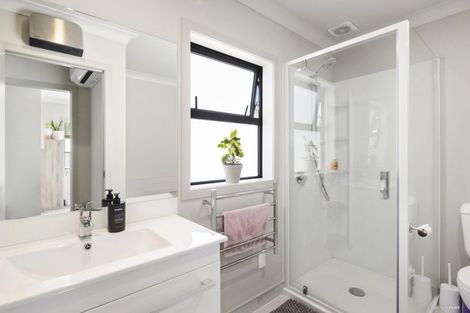 Photo of property in 43 Brindle Way, Newlands, Wellington, 6037