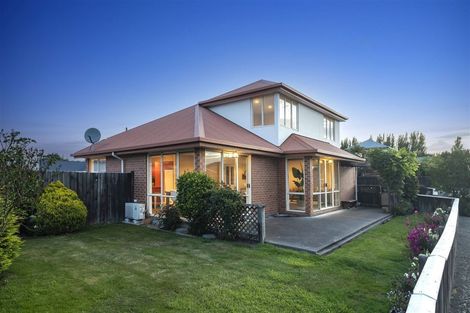 Photo of property in 2 Rosefield Lane, Northcote, Christchurch, 8052