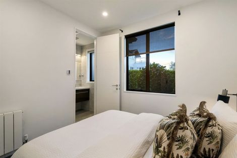 Photo of property in 13 Seaview Road, Castor Bay, Auckland, 0620