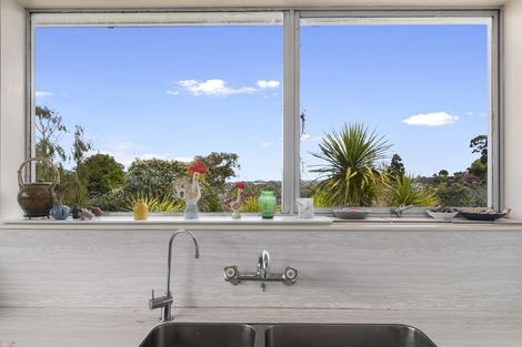 Photo of property in 72 Ravenwood Drive, Forrest Hill, Auckland, 0620