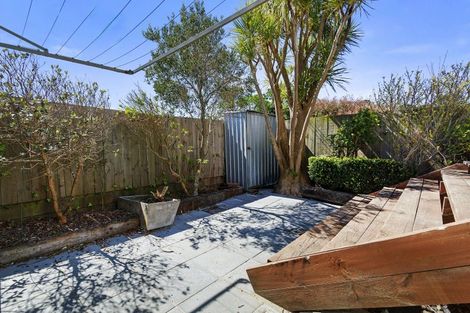 Photo of property in 5 Glendavar Street, Berhampore, Wellington, 6023