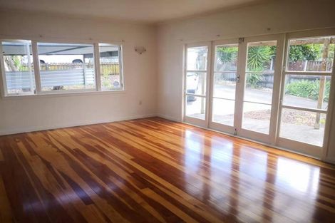 Photo of property in 189 Waimumu Road, Massey, Auckland, 0614