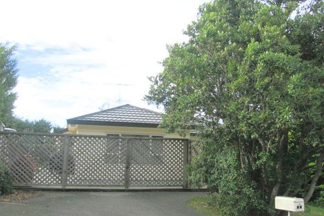 Photo of property in 2a Franklyn Road, Tawa, Wellington, 5028