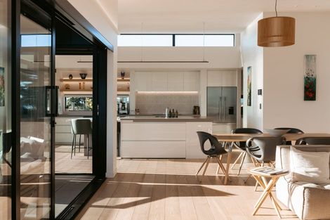 Photo of property in 87 Marine Parade, Mount Maunganui, 3116