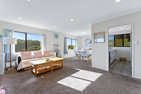 Photo of property in 1/13a Kitewao Street, Northcote, Auckland, 0627